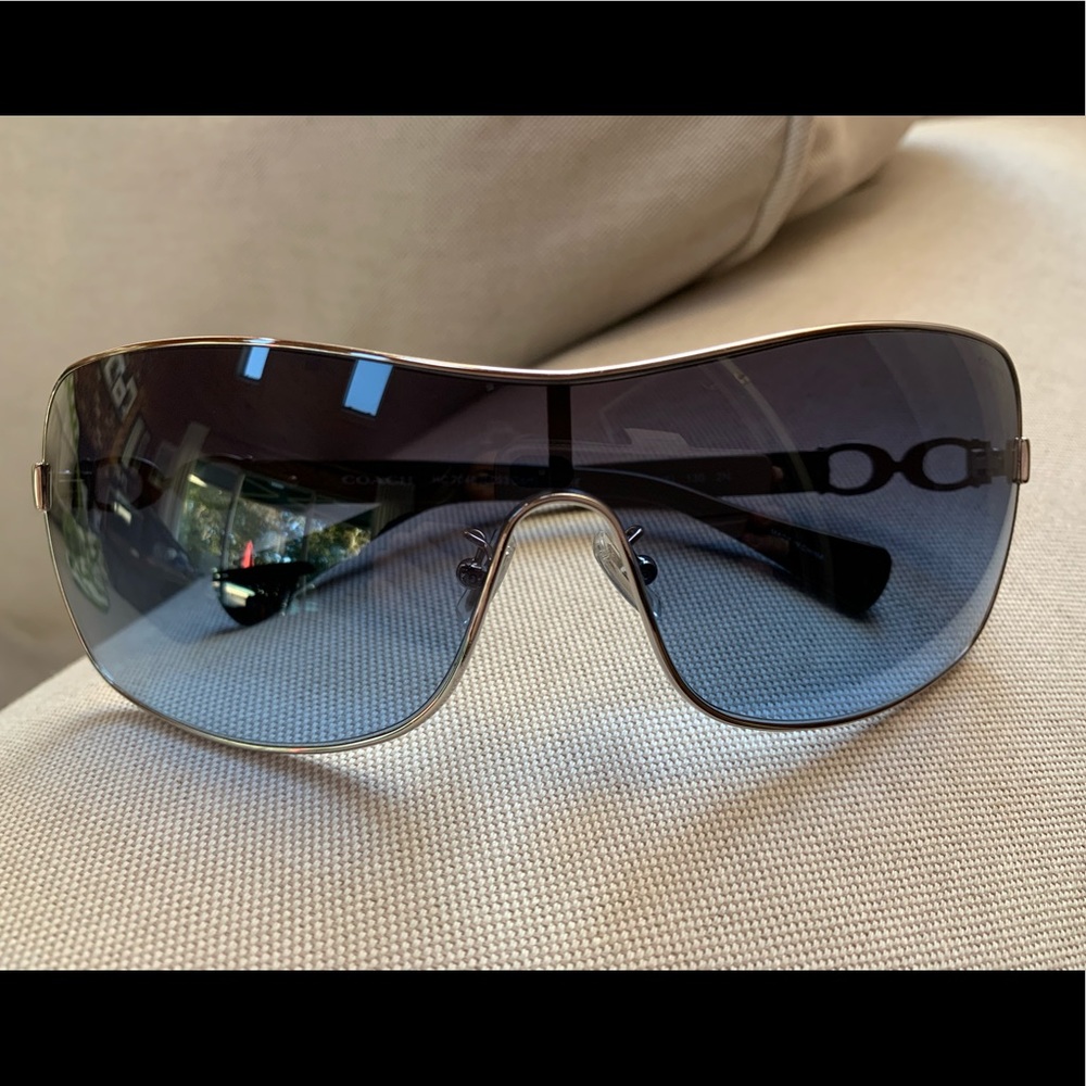 Coach Sunglasses . 901517  7046 Silver /Grey
